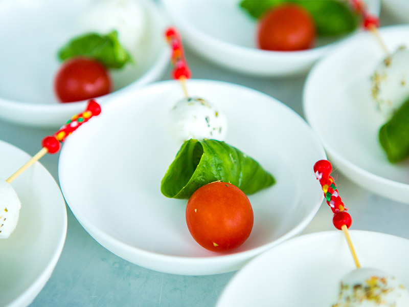 bufet-finger-food-mini-caprese-de-la-amaris-catering